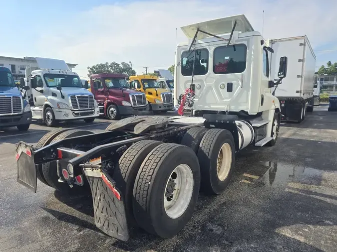 2016 FREIGHTLINER CASCADIA 125