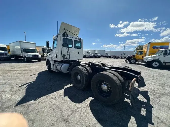 2019 Freightliner T12664ST