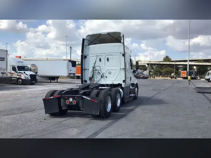 2021 Freightliner Cascadia 126