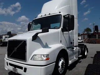 2016 Volvo VNM42T