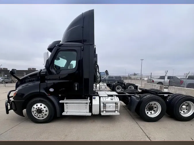 2021 FREIGHTLINER CASCADIA 116