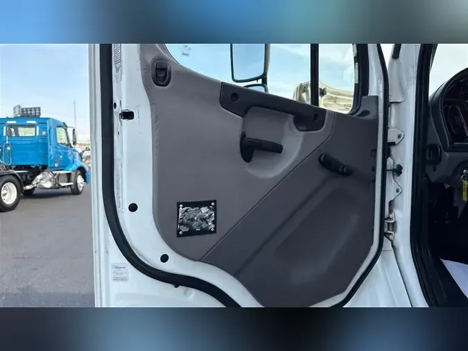 2019 FREIGHTLINER M2-106