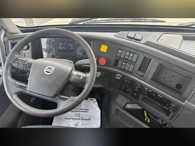 2020 VOLVO VNL300