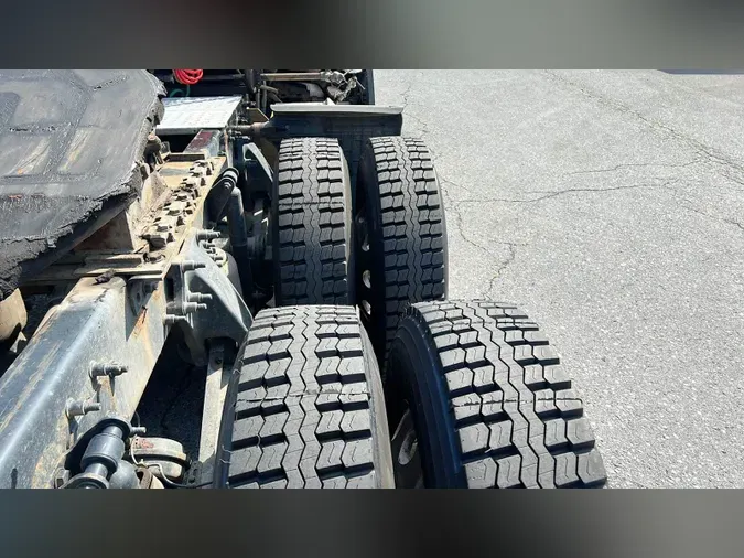 2020 Freightliner Cascadia 126