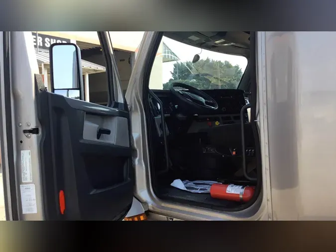 2020 Freightliner Cascadia 126