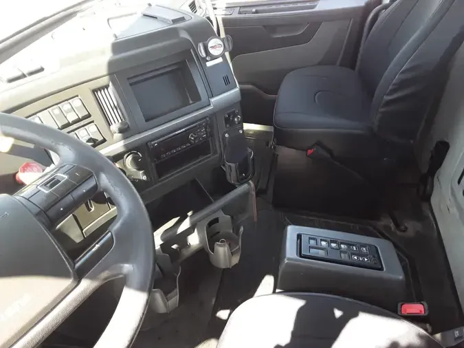2019 VOLVO VNL64T-3000e9001f6ebbc36c3d2c7249e09e3388e