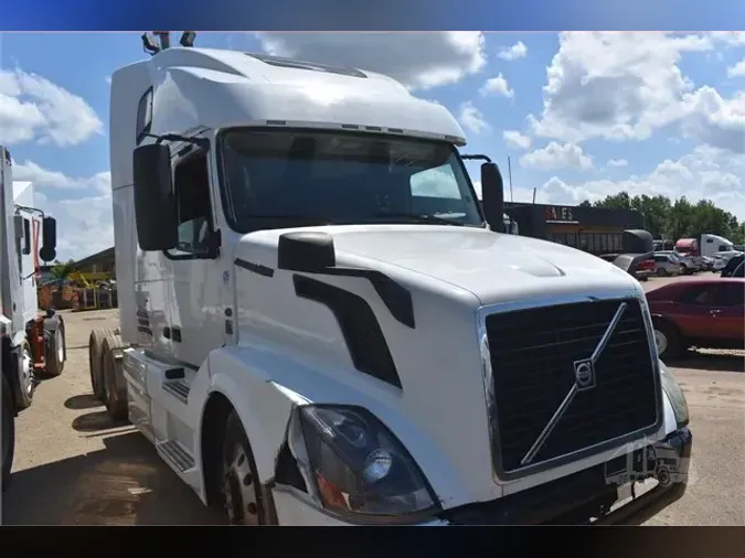 2016 VOLVO VNL64T670