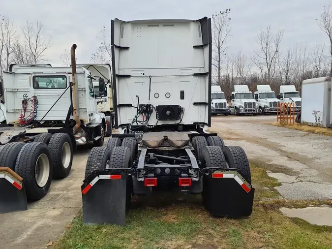 2019 NAVISTAR INTERNATIONAL LT625 SLPR CAB