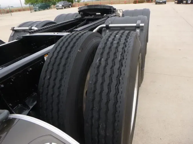 2021 Kenworth W990