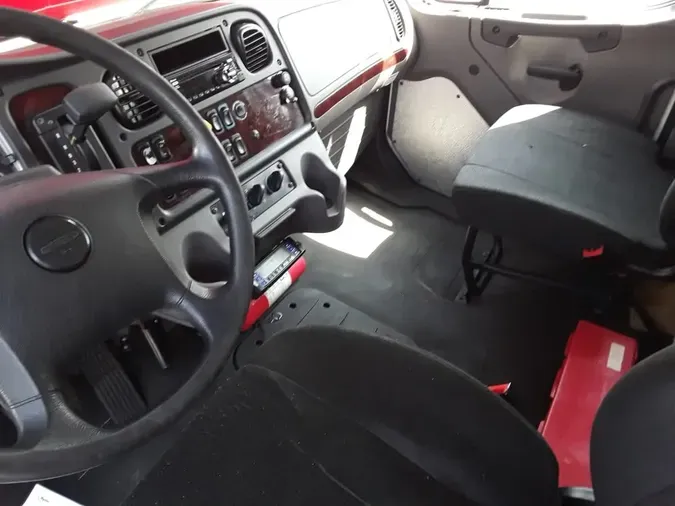 2018 FREIGHTLINER M2 106