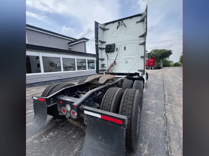 2020 Freightliner Cascadia 126