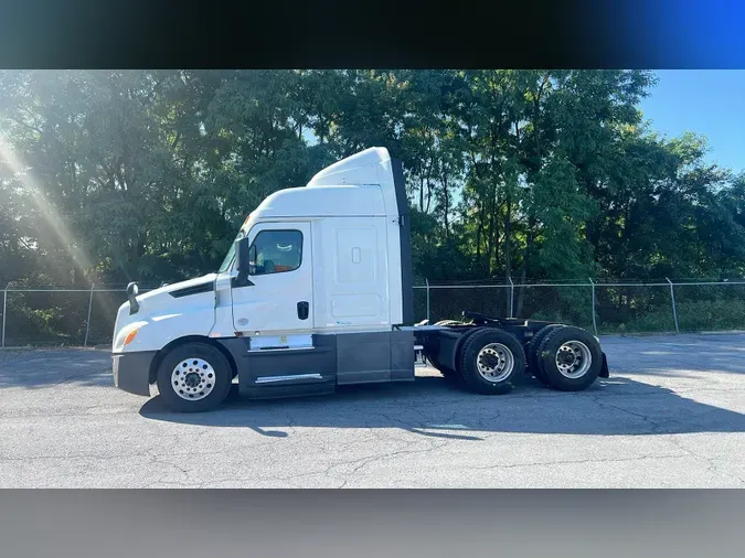 2020 Freightliner Cascadia 126