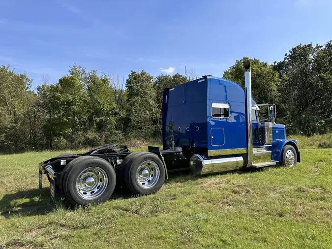 2023 Peterbilt 389