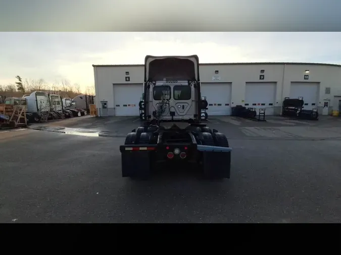 2020 Freightliner Cascadia 126