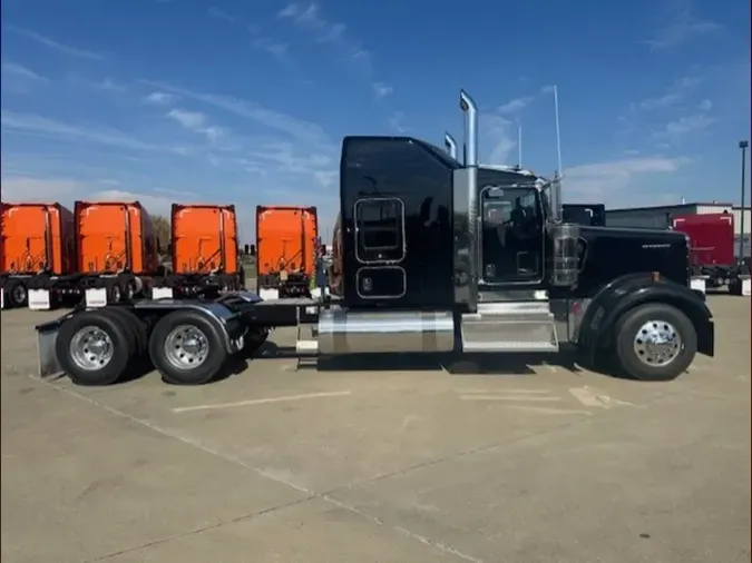 2025 Kenworth W900L