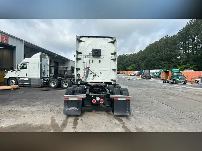2023 Freightliner Cascadia 126