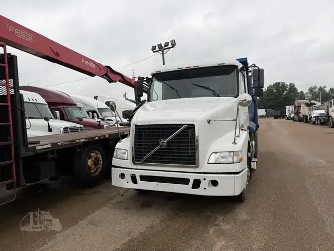 2007 VOLVO VNM64T200