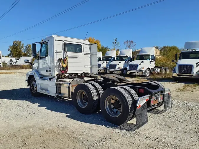 2017 VOLVO VNL64TRACTOR