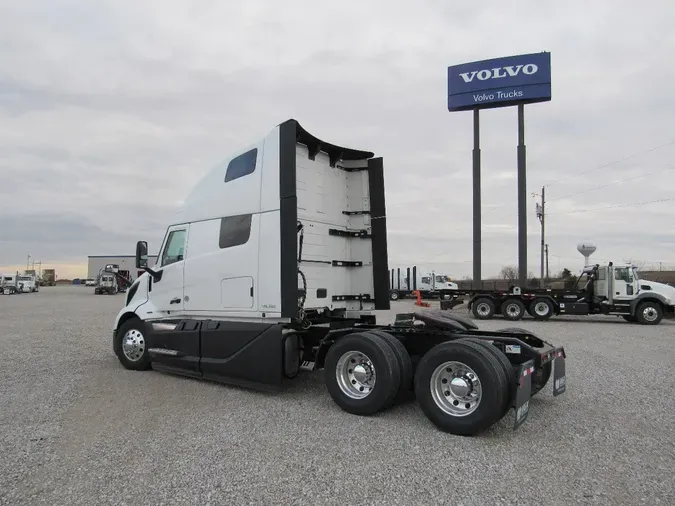 2025 VOLVO VNL860