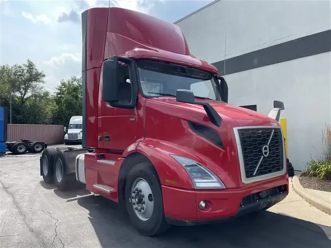 2020 VOLVO VNR300