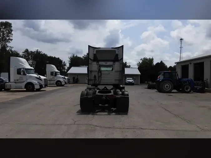 2017 Volvo VNL300