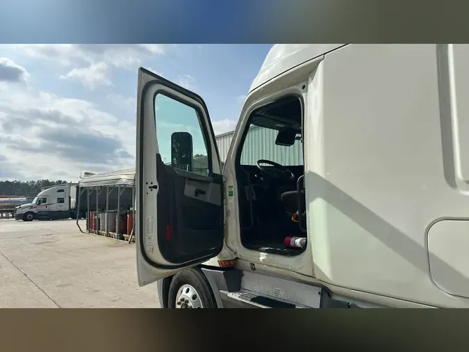 2021 Freightliner Cascadia 126