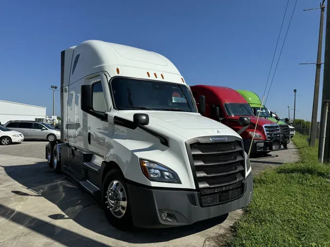 2020 Freightliner Cascadia 126