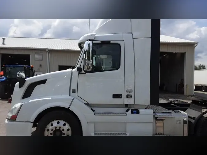 2017 Volvo VNL300