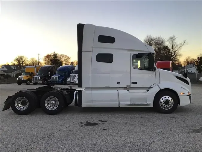 2021 VOLVO VNL64T760