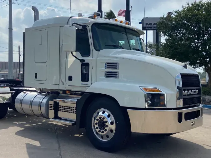 2025 Mack Anthem ANT64