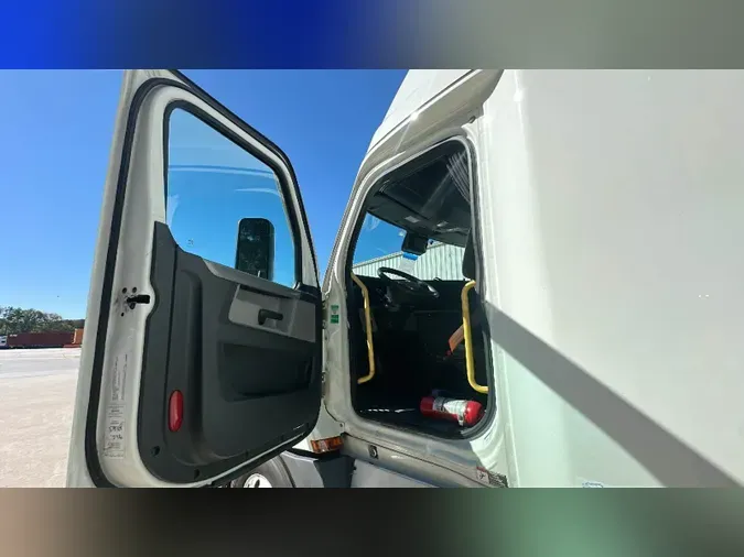 2022 Freightliner Cascadia 126