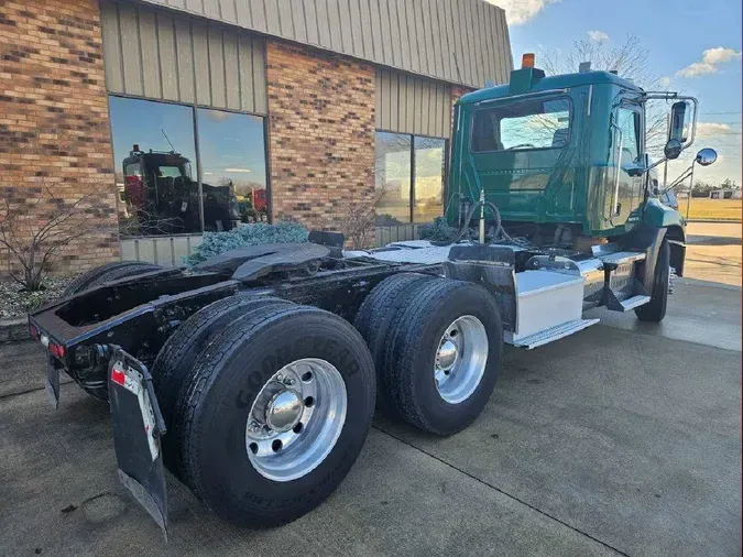 2017 MACK CXU613