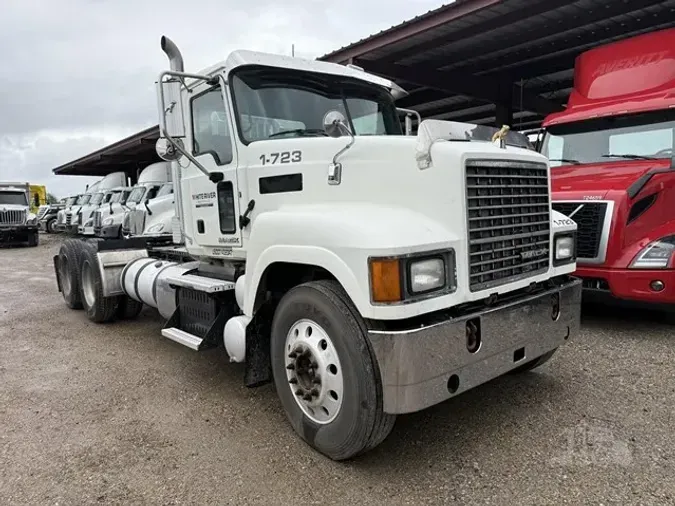 2015 MACK PINNACLE CHU613