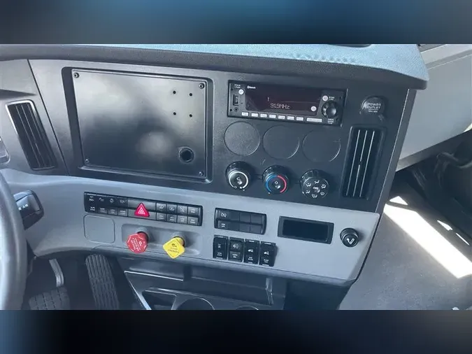 2022 FREIGHTLINER CA126