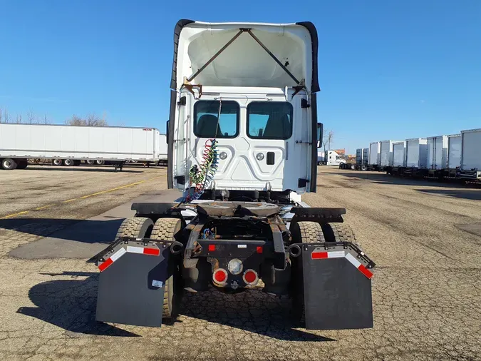 2017 FREIGHTLINER/MERCEDES CASCADIA 113