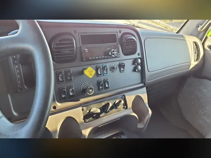 2020 FREIGHTLINER/MERCEDES M2 106