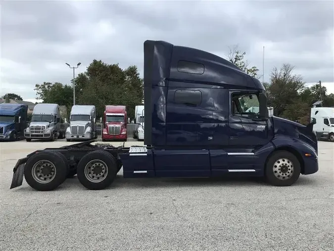 2021 VOLVO VNL760