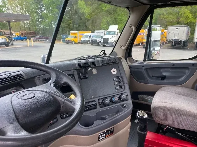 2015 FREIGHTLINER X12564ST