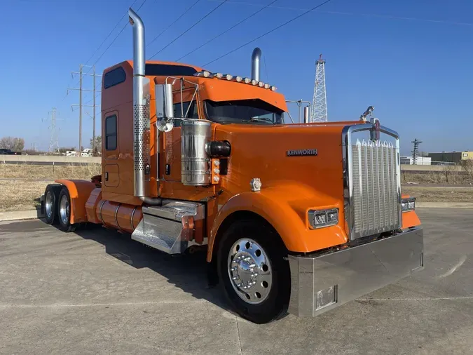 2022 Kenworth W900L