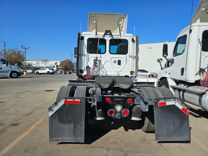 2016 FREIGHTLINER/MERCEDES CASCADIA 113