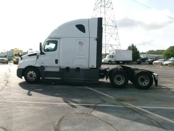 2022 Freightliner Cascadia0ee3e3a05dc74edbb309d3f732ef1d83