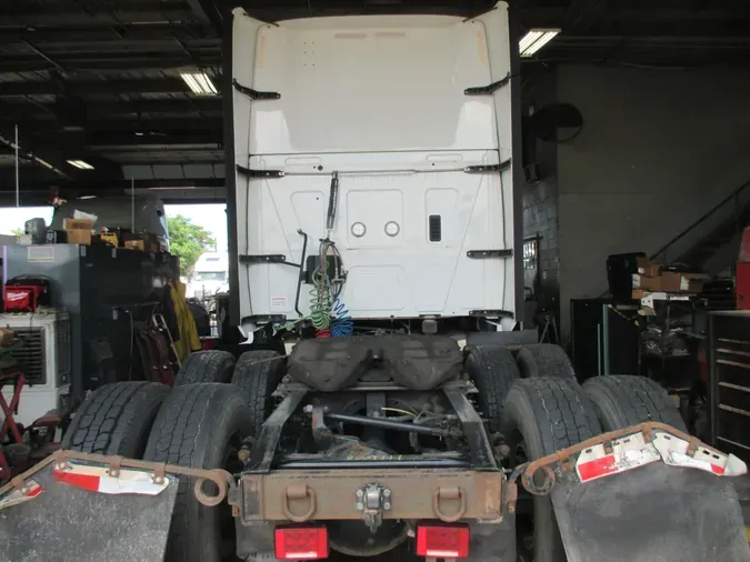 2019 NAVISTAR INTERNATIONAL LT625 SLPR CAB