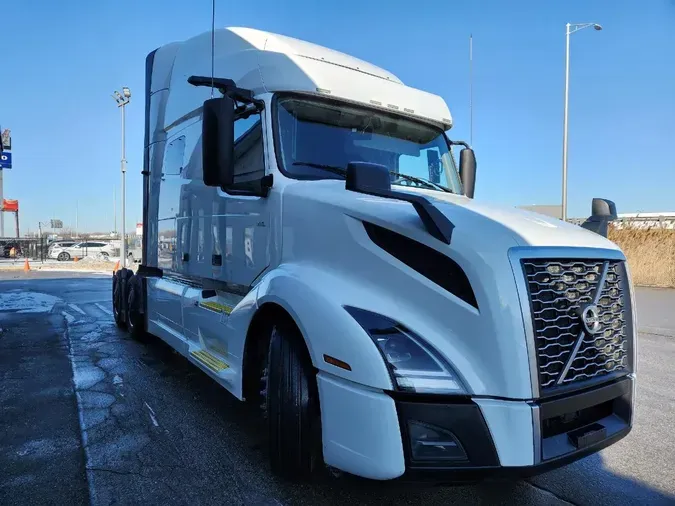 2021 VOLVO VNL64T740