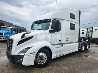 2023 VOLVO VNL64T860