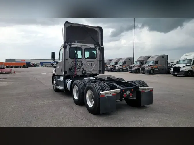 2020 Freightliner Cascadia 126