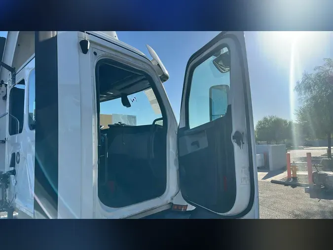 2020 Freightliner Cascadia 126