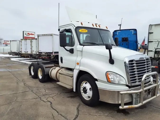 2019 FREIGHTLINER/MERCEDES CASCADIA 125
