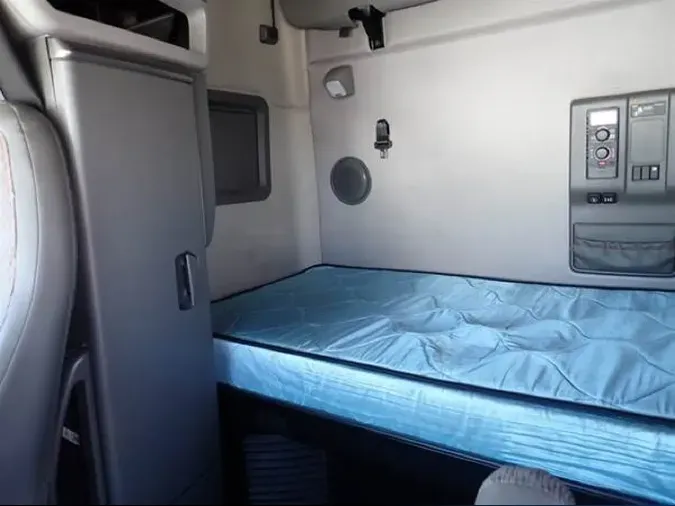 2022 VOLVO VNL64T760