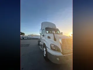 2017 FREIGHTLINER/MERCEDES CASCADIA 113