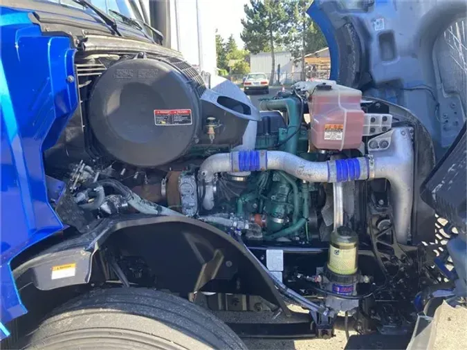 2019 VOLVO VNL64T760